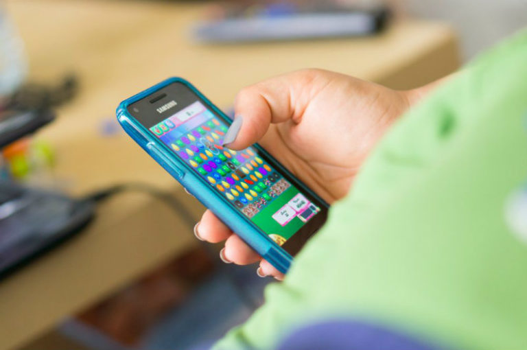 Frequent Candy Crush Saga Players Are More Likely to Become Addicts, Study Finds