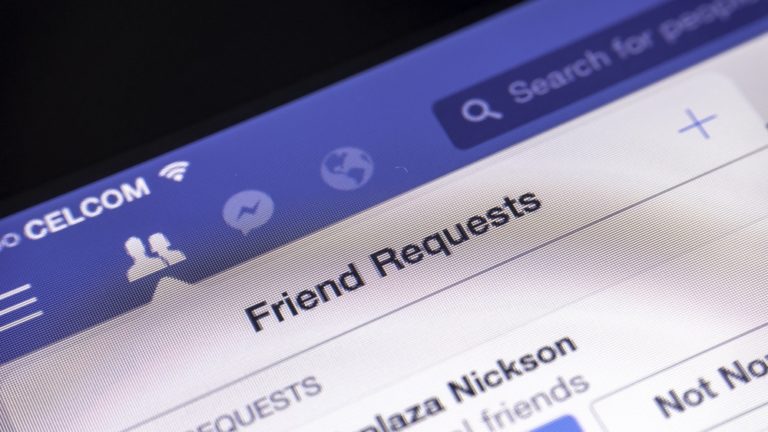 People Who Recieve and Accept Facebook Friend Requests Live Longer, Study Finds