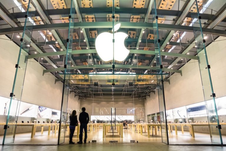 Regulatory Filings Show Apple Executives Take a Pay Cut For 2016