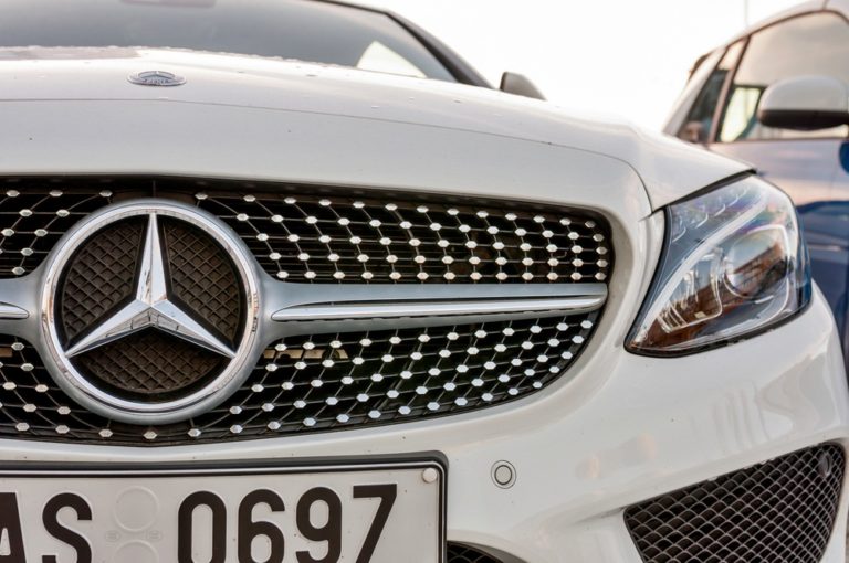 Uber Drives Partnership with Daimler for Self-Driving Cars