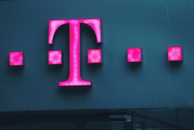 How T-Mobile T-Satellite Brings Starlink to Your Phone