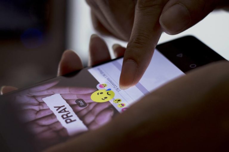 Facebook To Use Artificial Intelligence to Prevent Suicides