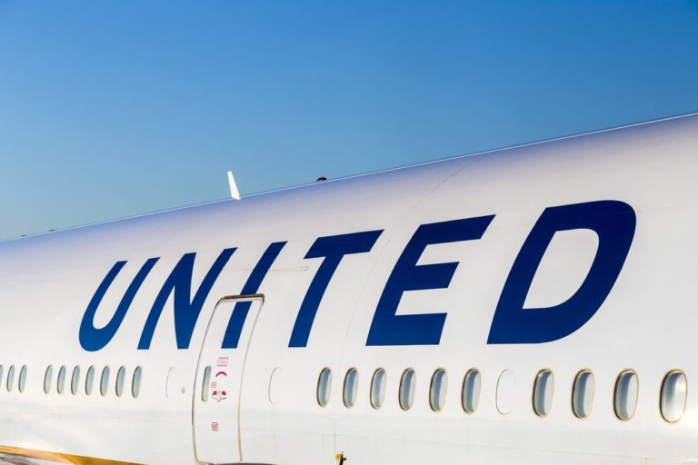 United Airlines Goes Viral For Not Allowing Passengers to Board with Leggings