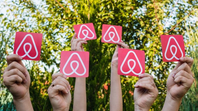 Airbnb is Fielding Offers from Investment Firms