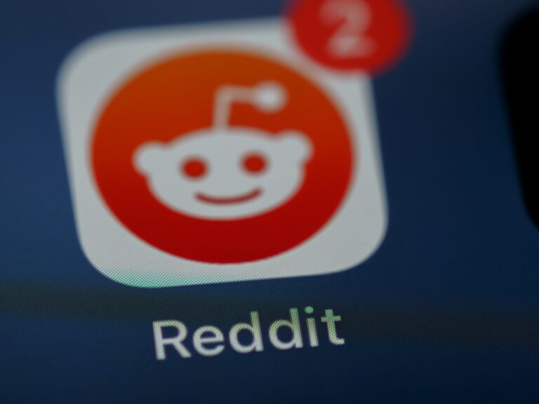Reddit Sues Anthropic Over AI Data Use