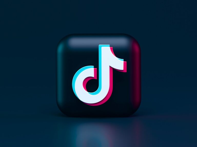TikTok dance influencer Miranda Derrick Denies Allegations of Involvement in “Cult” Post Netflix Series Release