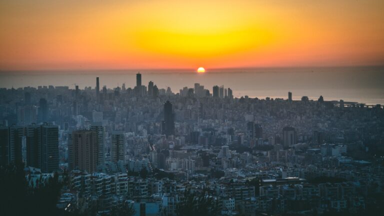 Urgent Travel Advisory: Prime Minister Urges Britons in Lebanon to Vacate Immediately