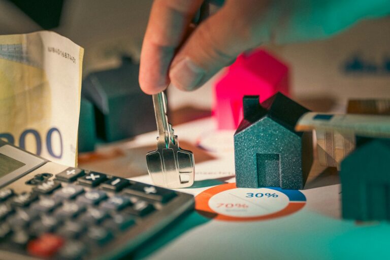 Mortgage Interests Soar, Pocketing a Dip in Homebuyer Traffic