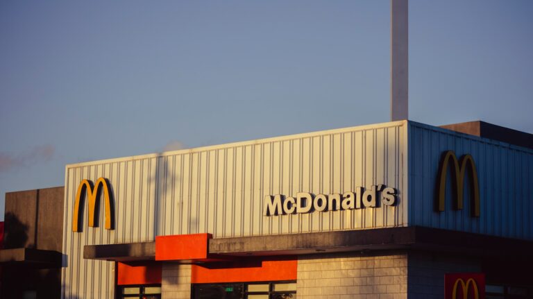 McDonald’s Invites Kamala Harris To Counter Trump’s Campaign Stunt