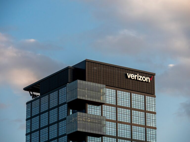 Verizon Faces Extensive Network Outages Across Major U.S. Cities