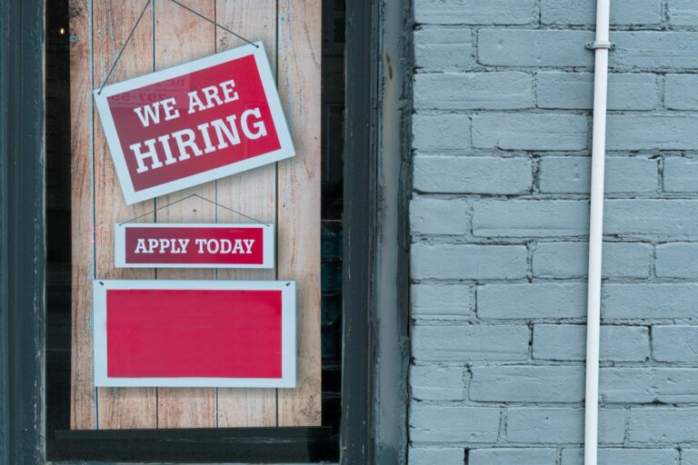US Job Market Grows by 12,000 Positions in October, Unemployment Rate Stable