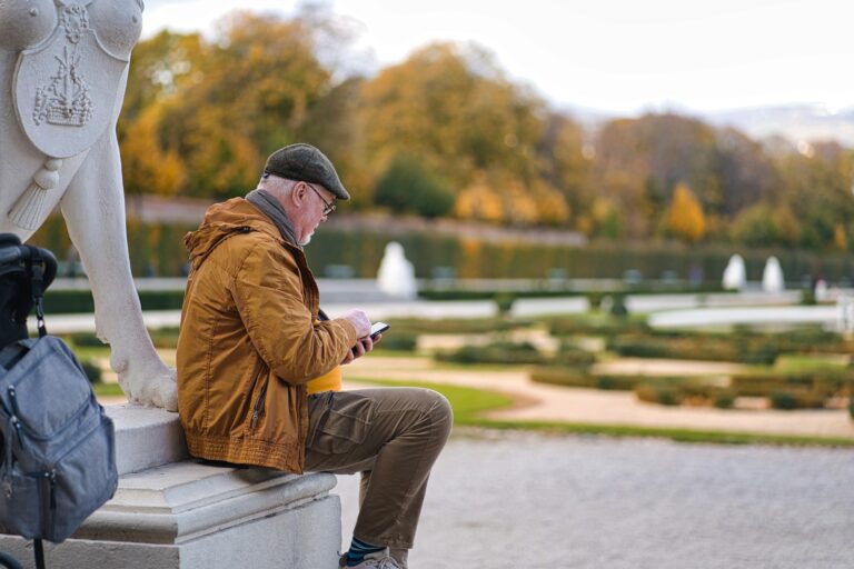 Building Support Networks: The Power of Community for Solo Seniors
