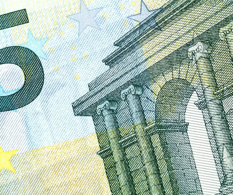 The Threat of Stagflation Looms Large over Russian Economy