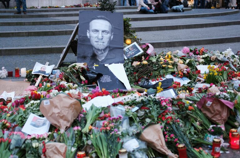 Moscow Crowds Honor Navalny With Flowers