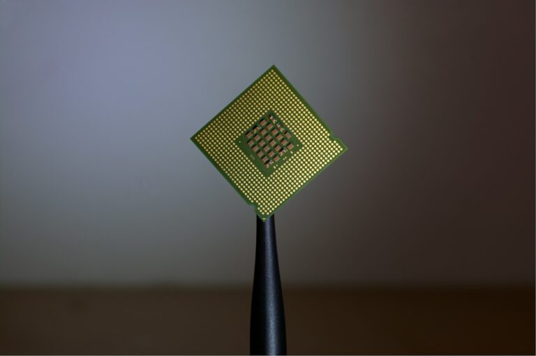US Warns Huawei Chips Could Break Laws
