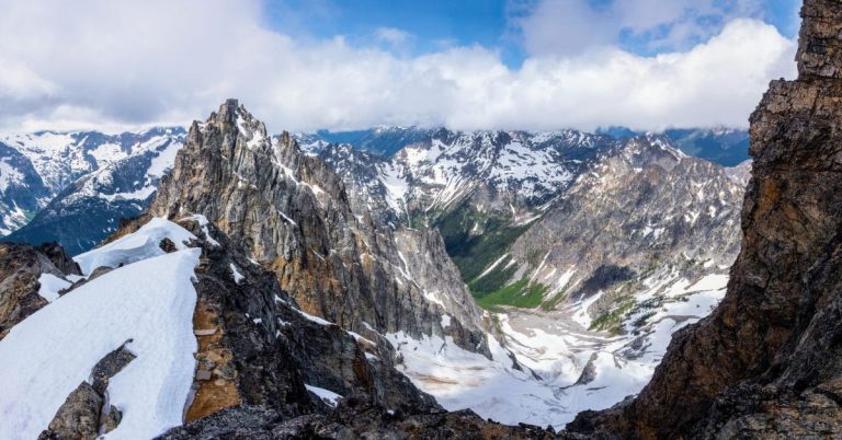 US Snowpack Crisis: Rapid Melt Stuns Scientists Across West