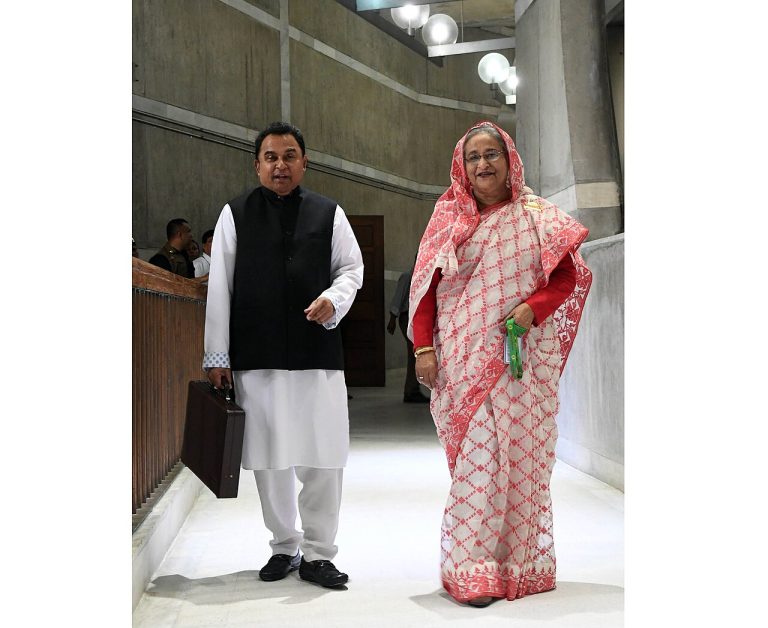 Pakistan Unveils Rs18.77 Trillion Budget as Industry Groups Raise Concerns